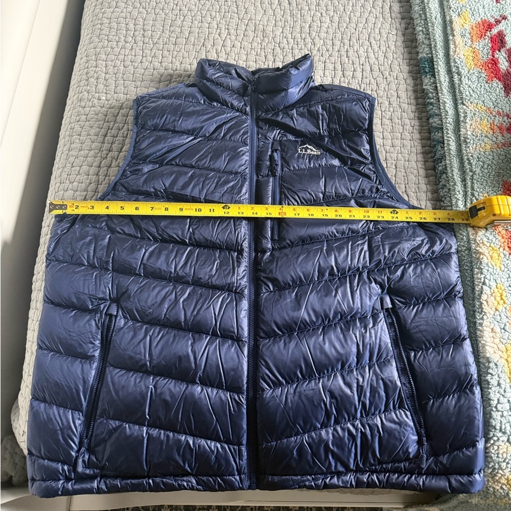 L.L. Bean Men's Navy Vest - Picture 5 of 6